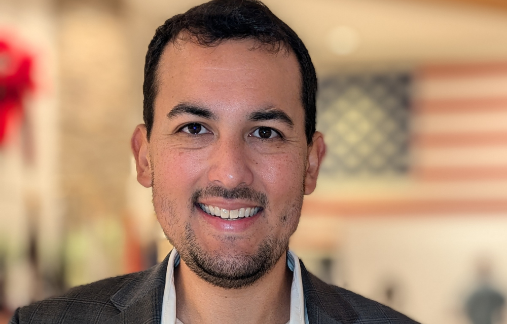 Photo of UMGC alumnus Jay Hernandez '17